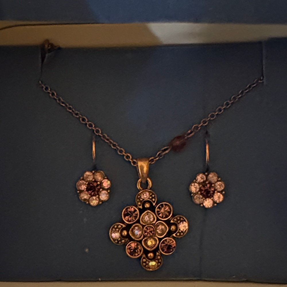 Vintage Avon pink ice gift set. 2005 old stock new stock.